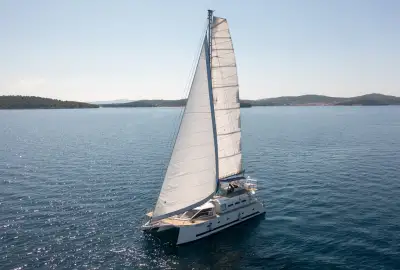 Upwind - Photo 2