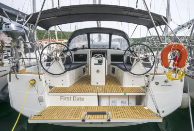 First Date - Photo 5