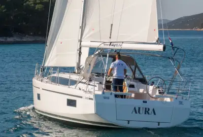 Aura - Photo 4