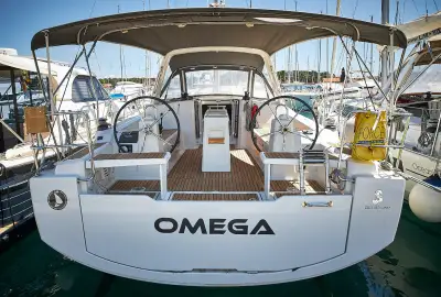 Omega - Photo 2