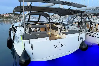 Sabina - Photo 2