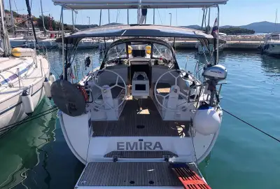 Emira - Photo 2