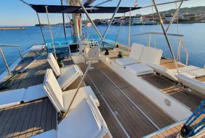 Upwind - Photo 5