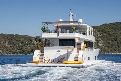 Lila Trawler - Photo 3