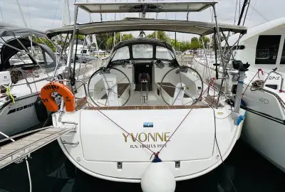 Yvonne - Photo 2
