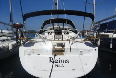 Reina - Photo 2