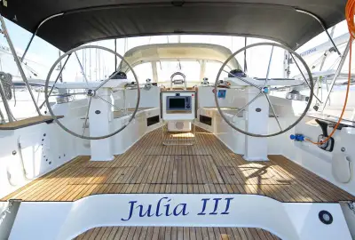 Julia III - Photo 4
