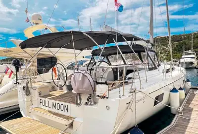 Full Moon - Photo 2