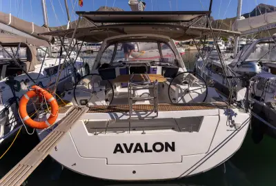 Avalon - Photo 2