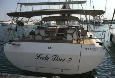 Lady Flora 3 - Photo 4