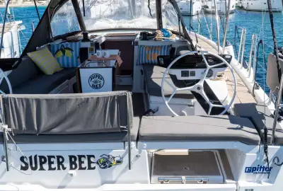 Super Bee - Photo 3